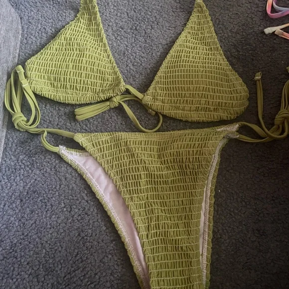 Pastel tie dye w sarong + green ruffled TRIANGLE BIKINI - Picture 4 of 6
